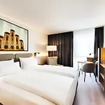 Hotel Welcome Center 4*