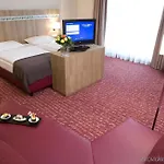 Hotel Welcome Center 4*