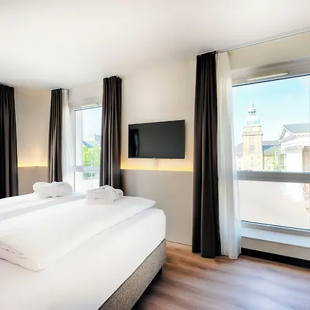 Hotel Welcome Center 4*