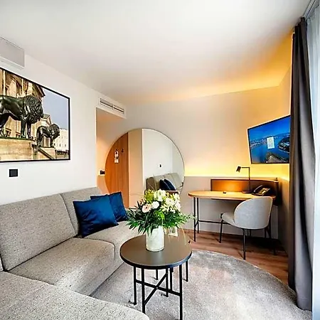 Hotel Welcome Center 4*