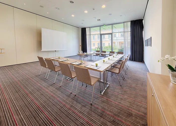 Hotel Welcome Center 4*