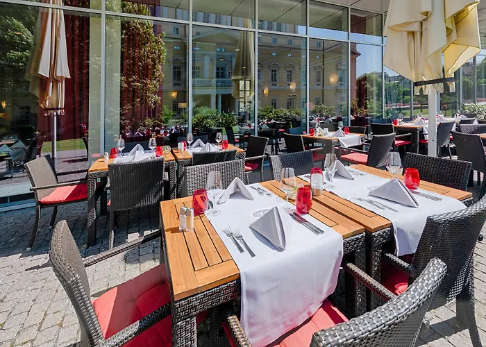 Hotel Welcome Center 4*