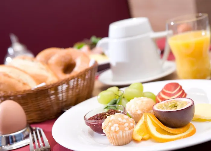 Hotel Welcome Center 4*